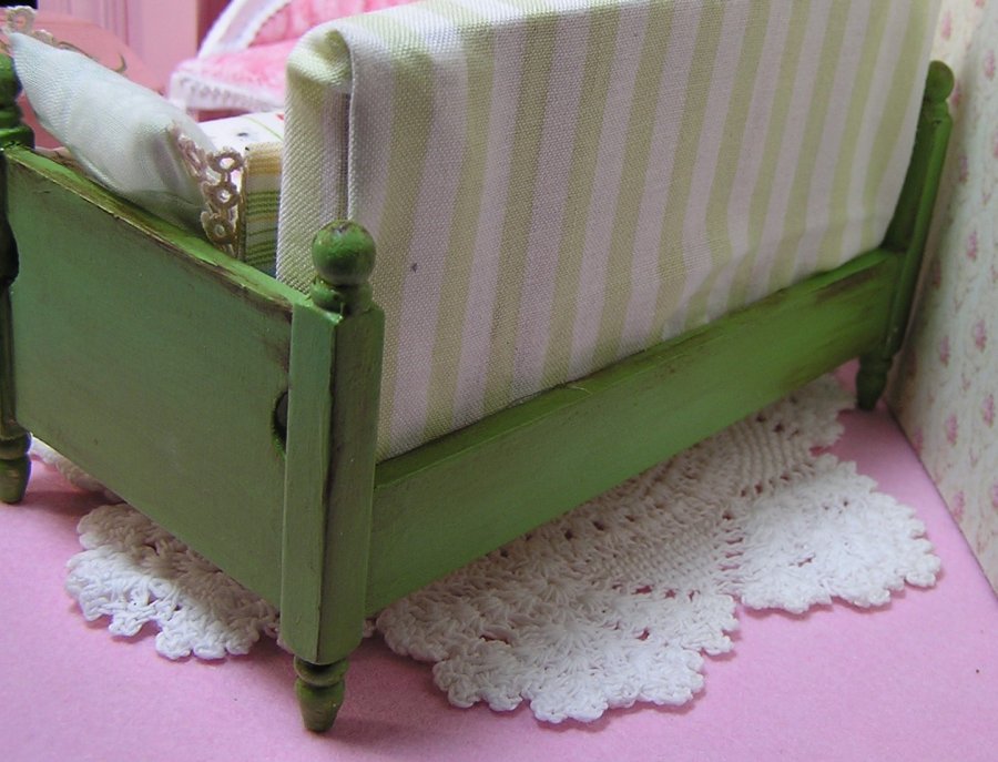 Bed Single daybed with Bunny motif antique green Free Shipping - Click Image to Close