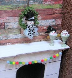 Snowman Wreath and Snowtinis for Mantel Decor